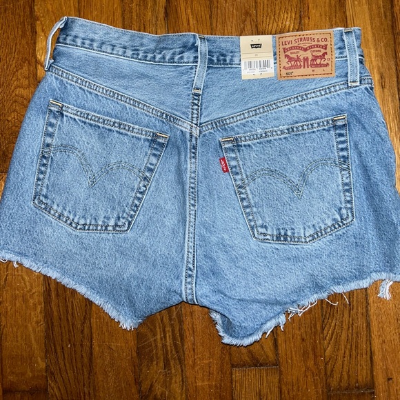 Levi 501 shorts! Size 28! - Picture 2 of 2